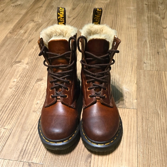Dr. Martens 1460 Women's Faux Fur Lined Lace Up Butterscotch - Orleans Boots US6 - Picture 1 of 11